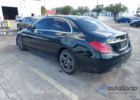 2019 Mercedes-Benz C 300 4Matic z USA, uszkodzony, nr VIN 55SWF8EBXKU319460